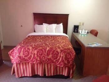 Intown Suites Extended Stay Auburn Al Екстериор снимка